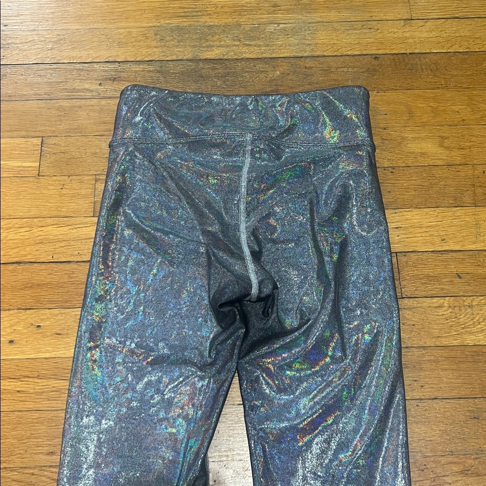 Heroine Sport The Marvel Metallic Leggings in Platinum, size Medium - Picture 11 of 14